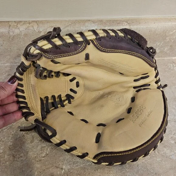 Catcher's Mitt - Left Hand Throw - Youth - Picture 2 of 4